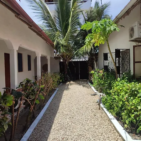 Bed and Breakfast Reef House Nungwi